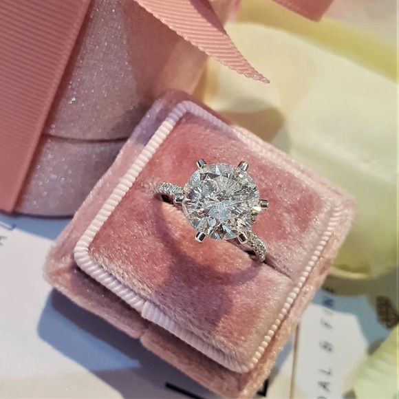 New Women’s 925 Silver Beautiful Round Diamond Ring - Picture 2 of 3